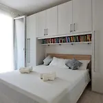 Apartment Host In Italy - Oasi Moderna Con Piscina A Due Passi Dal Mare Eraclea Mare