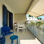 Apartment Host In Italy - Oasi Moderna Con Piscina A Due Passi Dal Mare