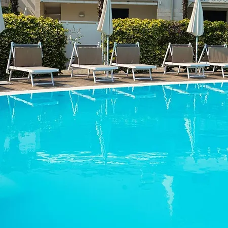 Oasi Moderna Con Piscina A Due Passi Dal Mare エラクレア・マーレ