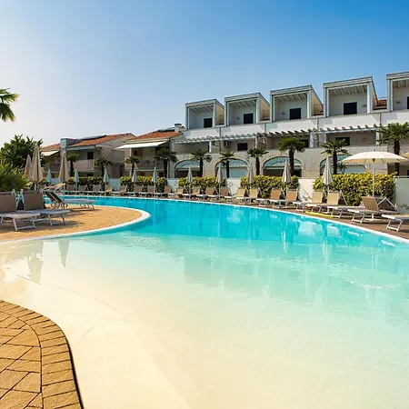 Oasi Moderna Con Piscina A Due Passi Dal Mare * エラクレア・マーレ